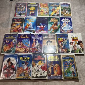 Lot of 21 Disney VHS Tapes Clamshell Cases Animated Classic, Rare 2 Sealed